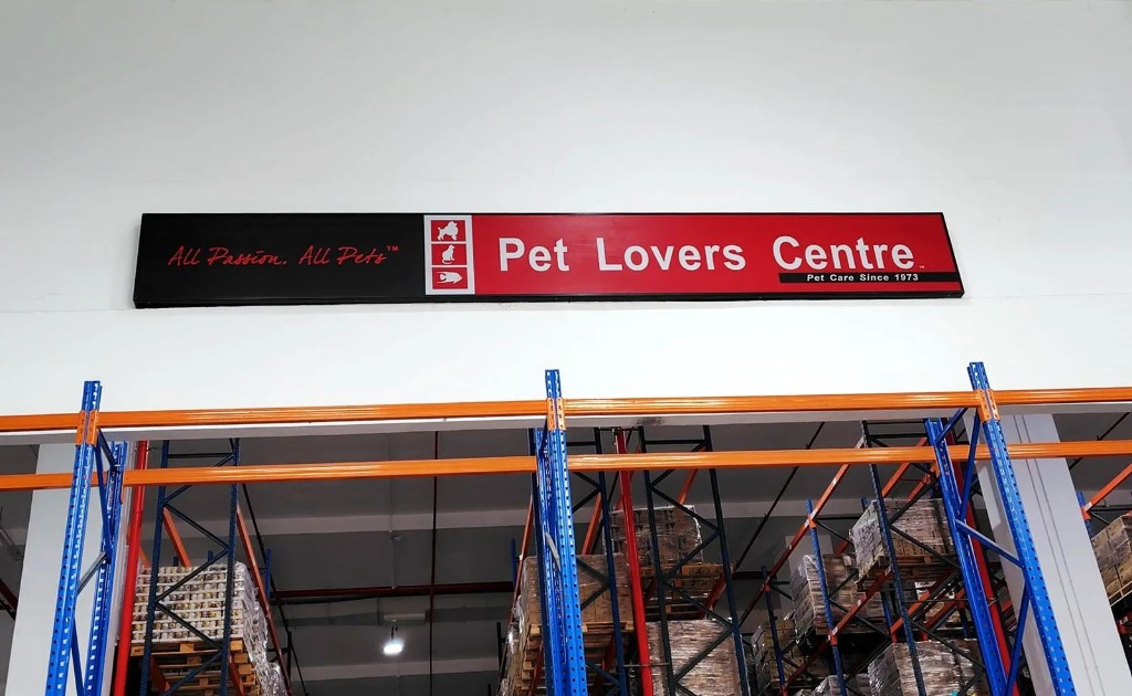 Pet Lovers Centre fascia signage